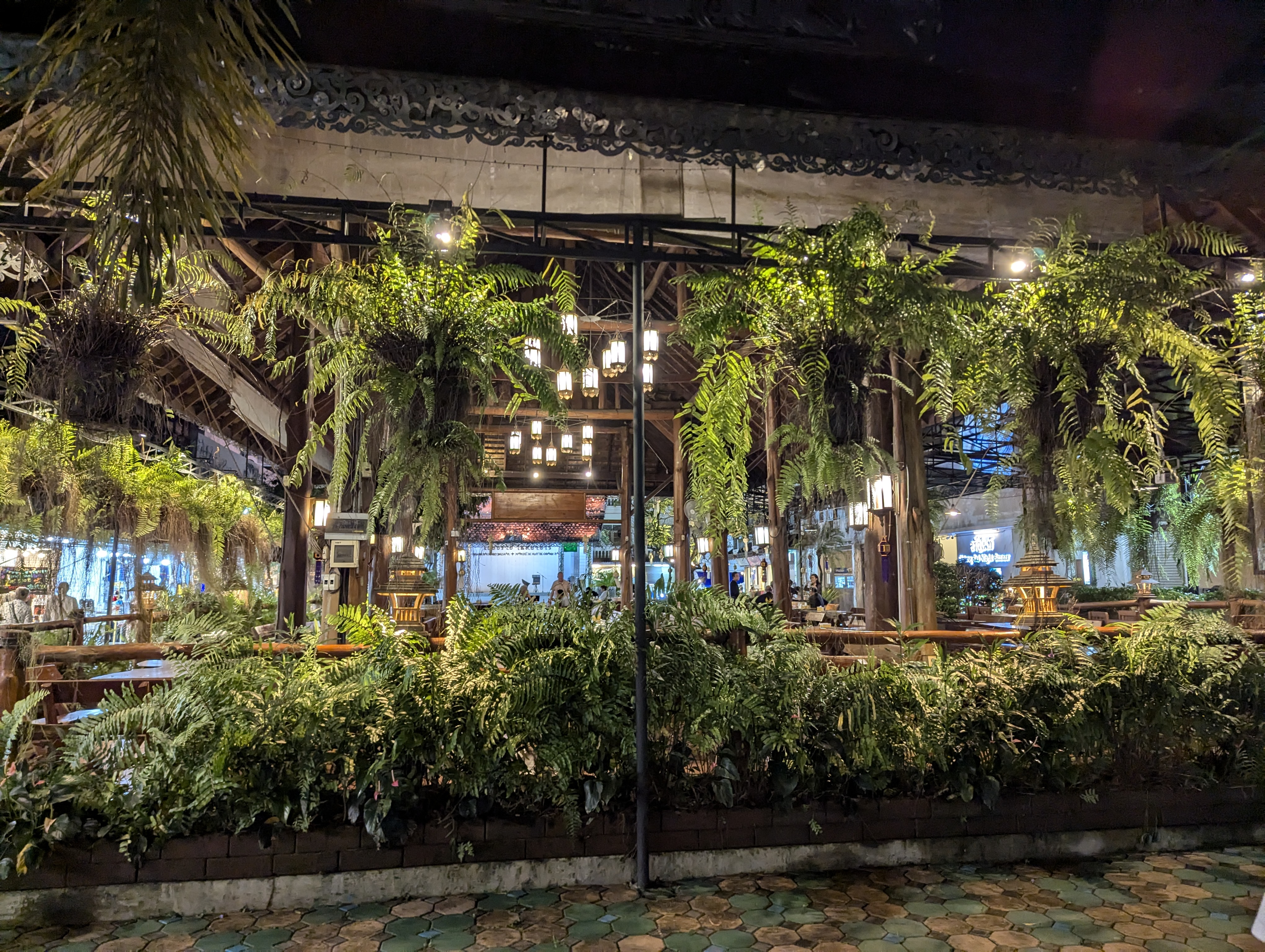 แถวร้านค้าขายงานฝีมือ